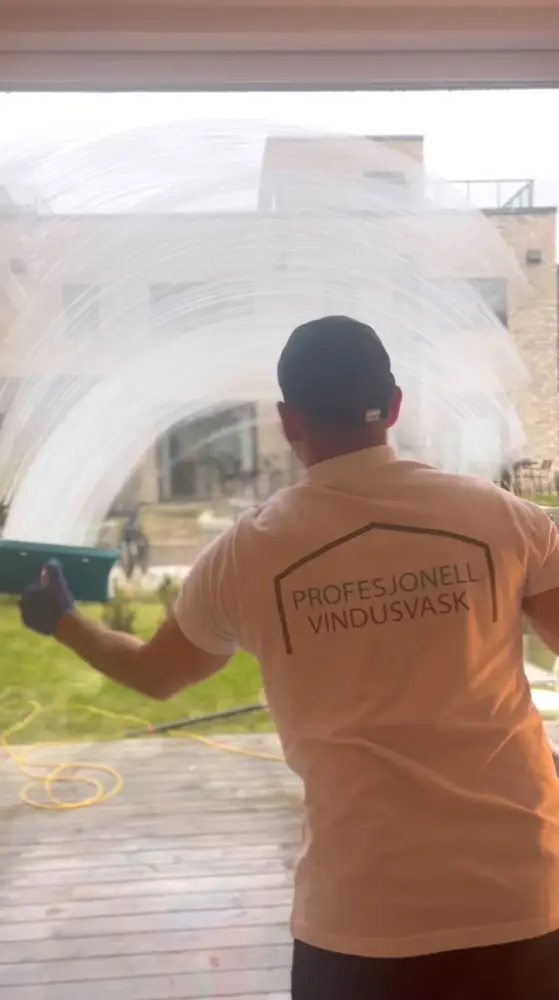 vaske vinduer med mineralvann